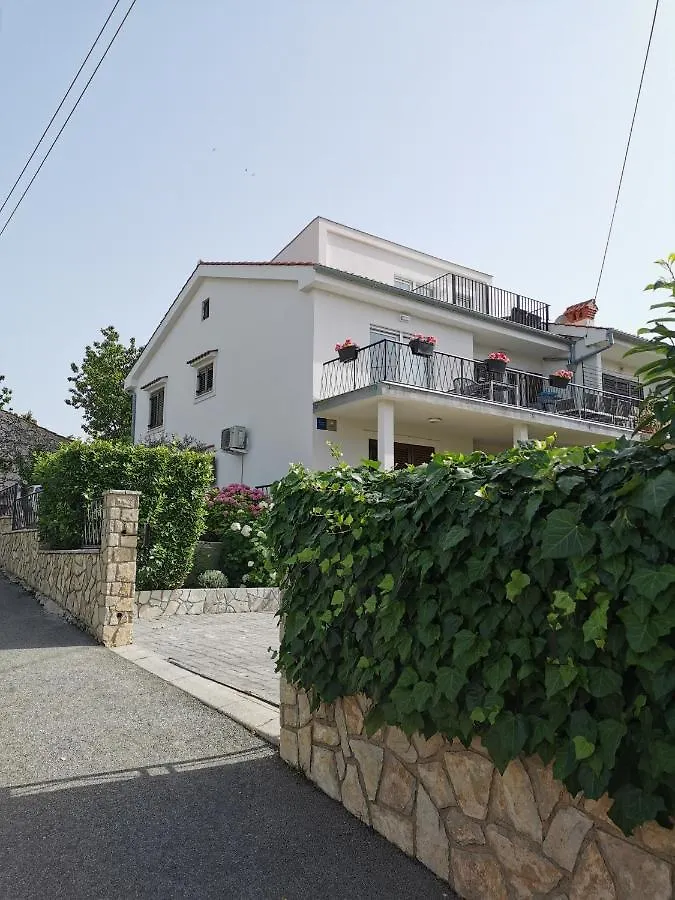 Apartment Sara Njivice Kroatien